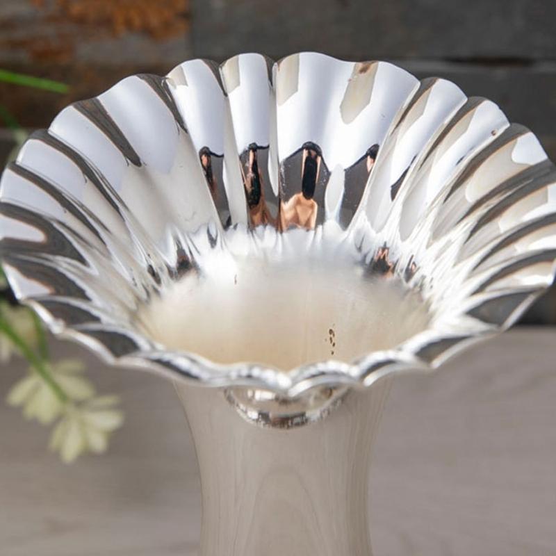 Geometric Embossed Metal Vases - Interior Design Scandinavian recensie en prijs